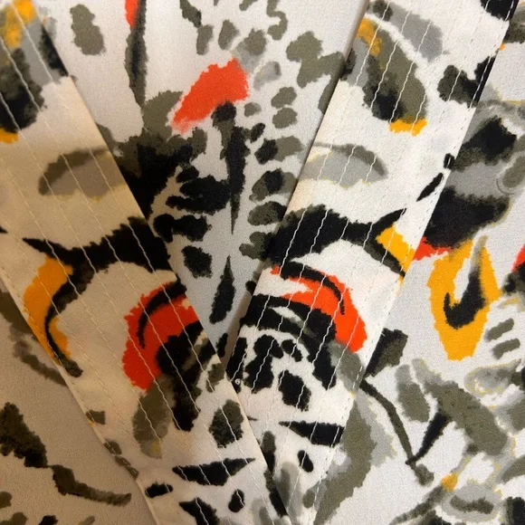 CHAUS New York Women’s Size Large blouse, sleeves button to the elbow , colorful - Picture 9 of 11